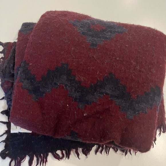 Wilfred wool blanket scarf - dark red/blue - Picture 6 of 6